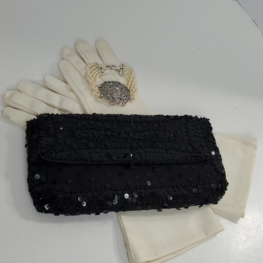 Vintage black sequin clutch 9.5"X5" snap closure